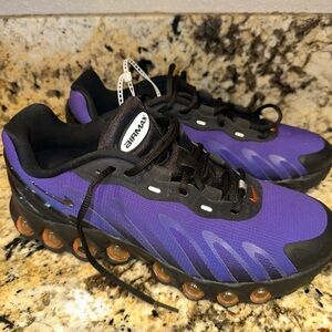 MENS NIKE AIR MAX DN8 black and purple